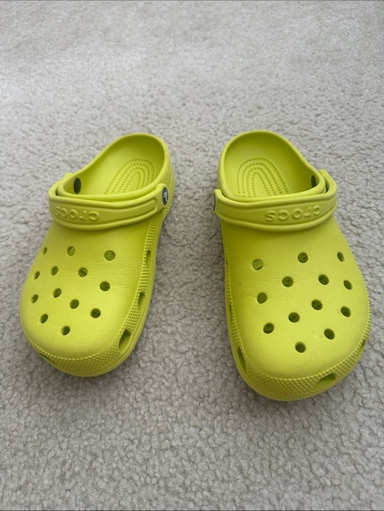 CROCS Shoes - Kiwi Crocs - M7 W9